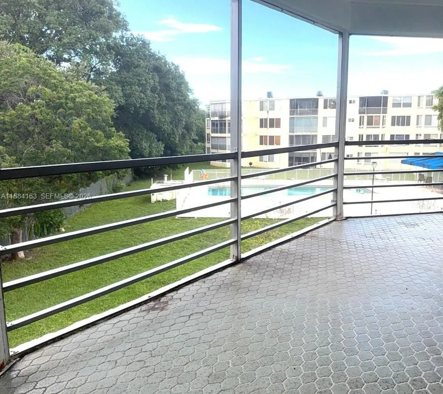 1201 NE 191st St # G304, Miami FL 33179