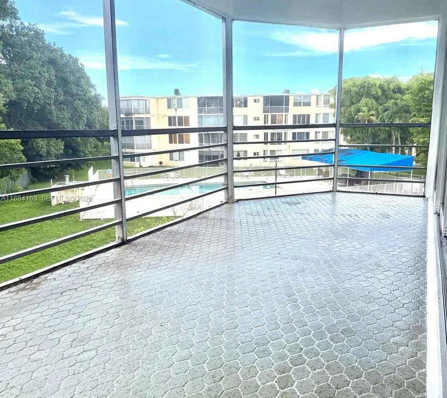 1201 NE 191st St # G304, Miami FL 33179