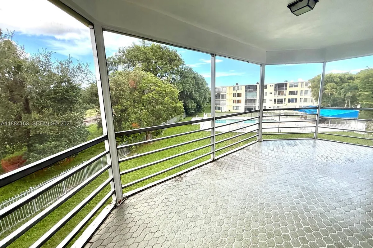 1201 NE 191st St # G304, Miami FL 33179