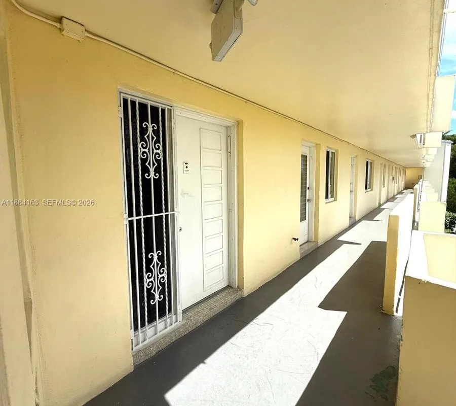 1201 NE 191st St # G304, Miami FL 33179