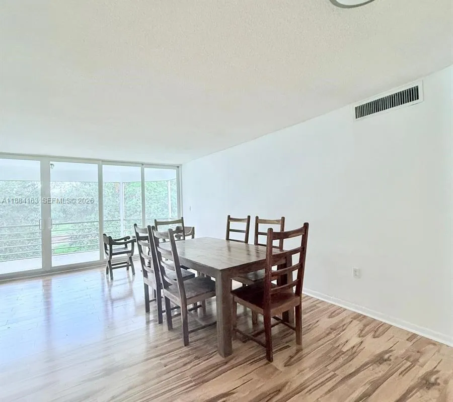 1201 NE 191st St # G304, Miami FL 33179