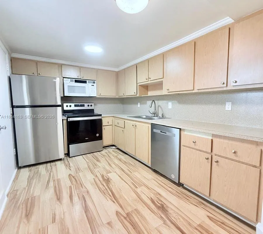 1201 NE 191st St # G304, Miami FL 33179