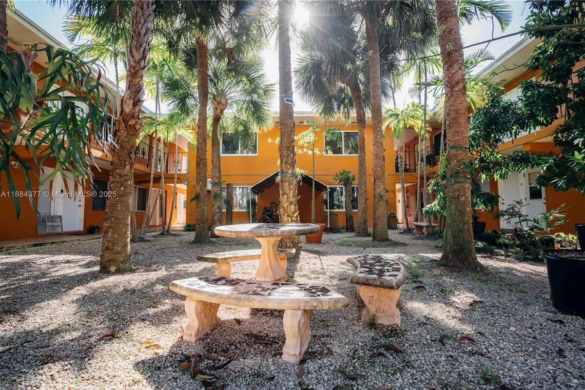 7901 SW 64th Ave # 6, South Miami FL 33143