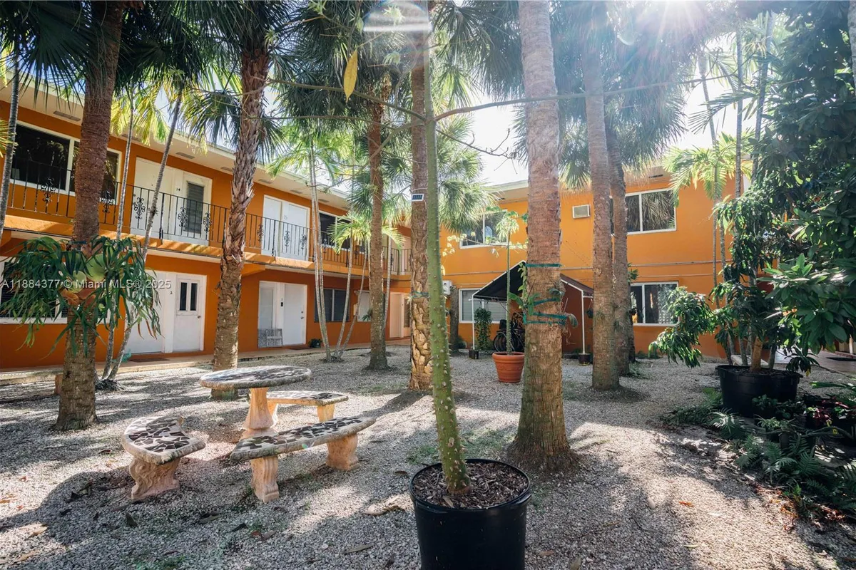 7901 SW 64th Ave # 6, South Miami FL 33143