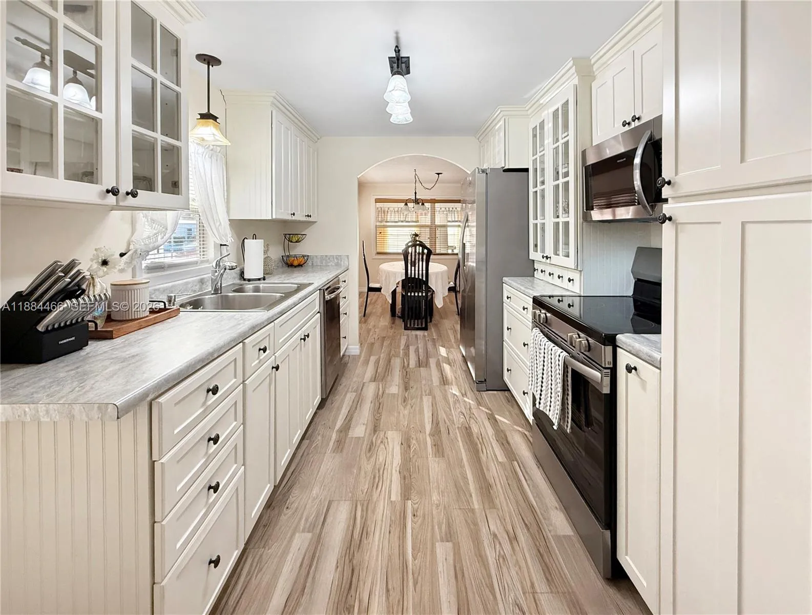 5720 Lakeshore Dr, Dania Beach FL 33312