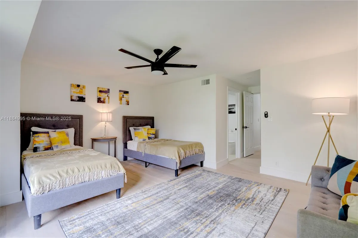 347 NE 110th St, Miami FL 33161