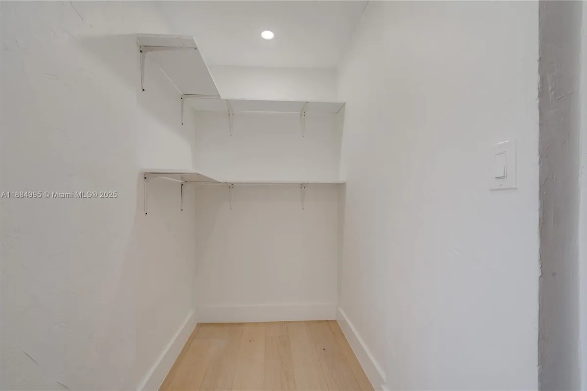 347 NE 110th St, Miami FL 33161