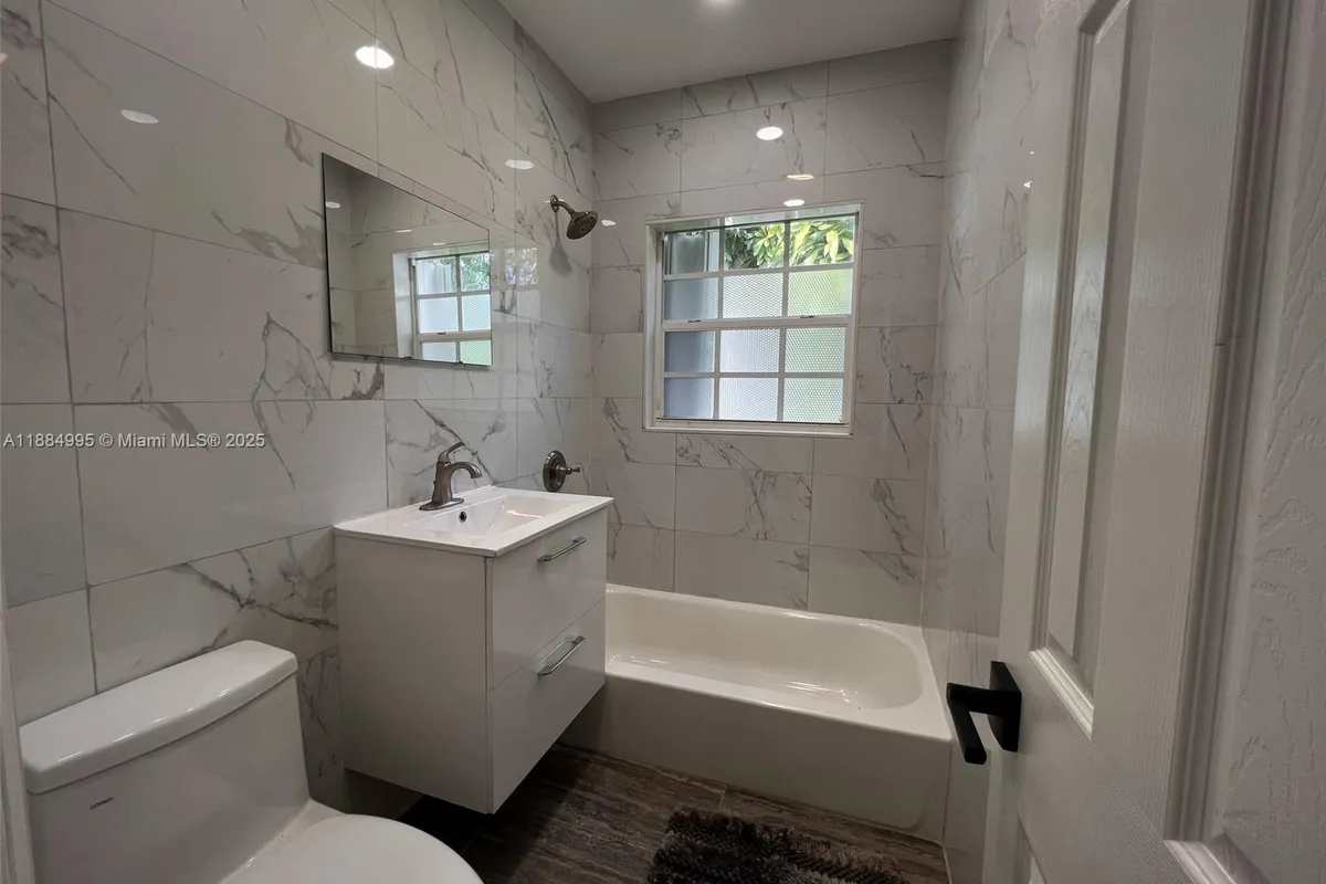 347 NE 110th St, Miami FL 33161