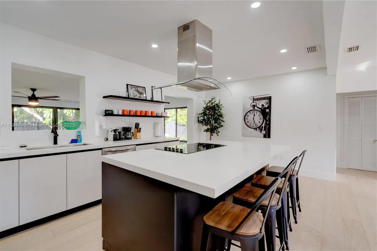 347 NE 110th St, Miami FL 33161