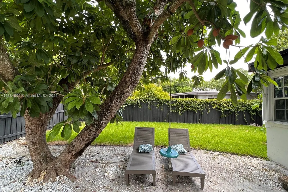 347 NE 110th St, Miami FL 33161