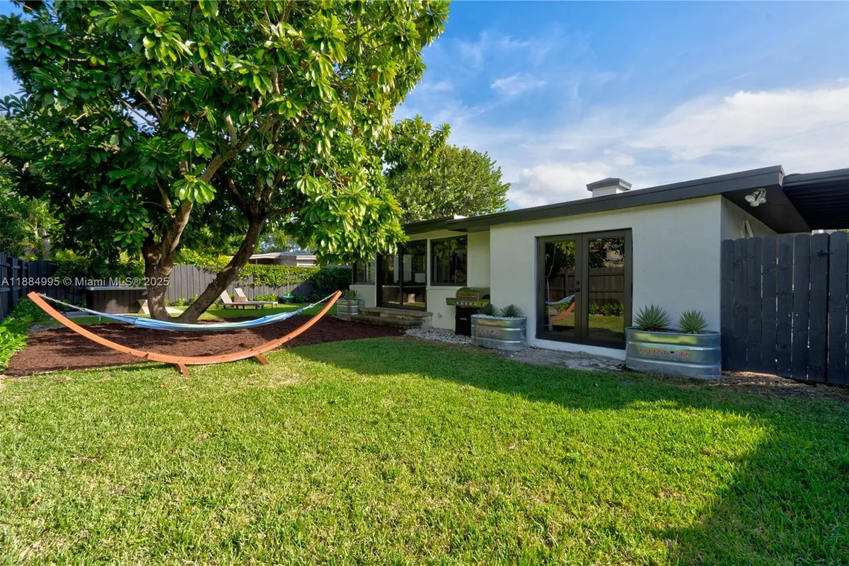 347 NE 110th St, Miami FL 33161