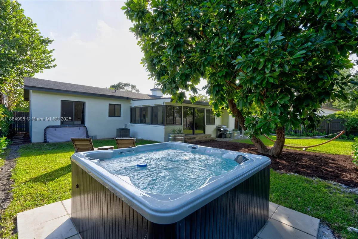 347 NE 110th St, Miami FL 33161