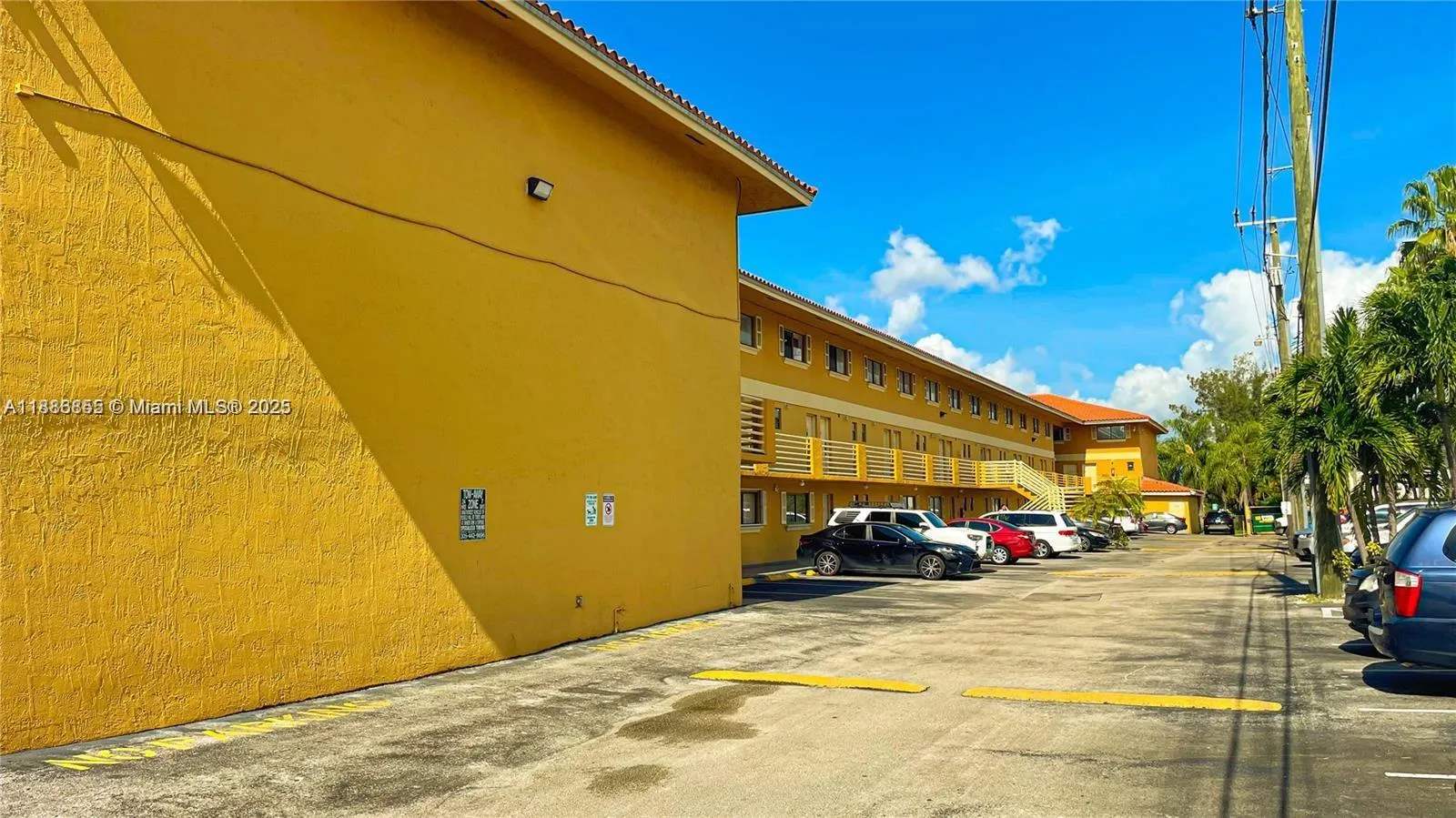 180 Royal Palm Rd # 216, Hialeah Gardens FL 33016