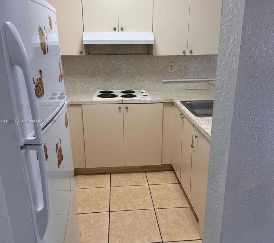 180 Royal Palm Rd # 216, Hialeah Gardens FL 33016