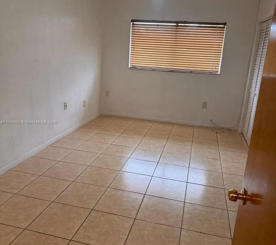 180 Royal Palm Rd # 216, Hialeah Gardens FL 33016