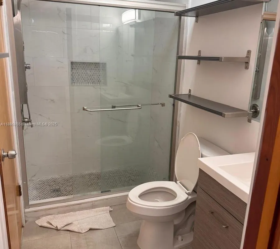 180 Royal Palm Rd # 216, Hialeah Gardens FL 33016