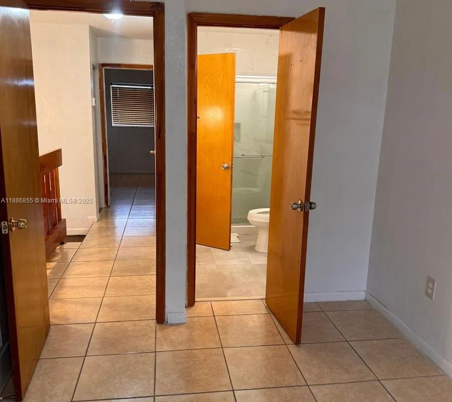 180 Royal Palm Rd # 216, Hialeah Gardens FL 33016