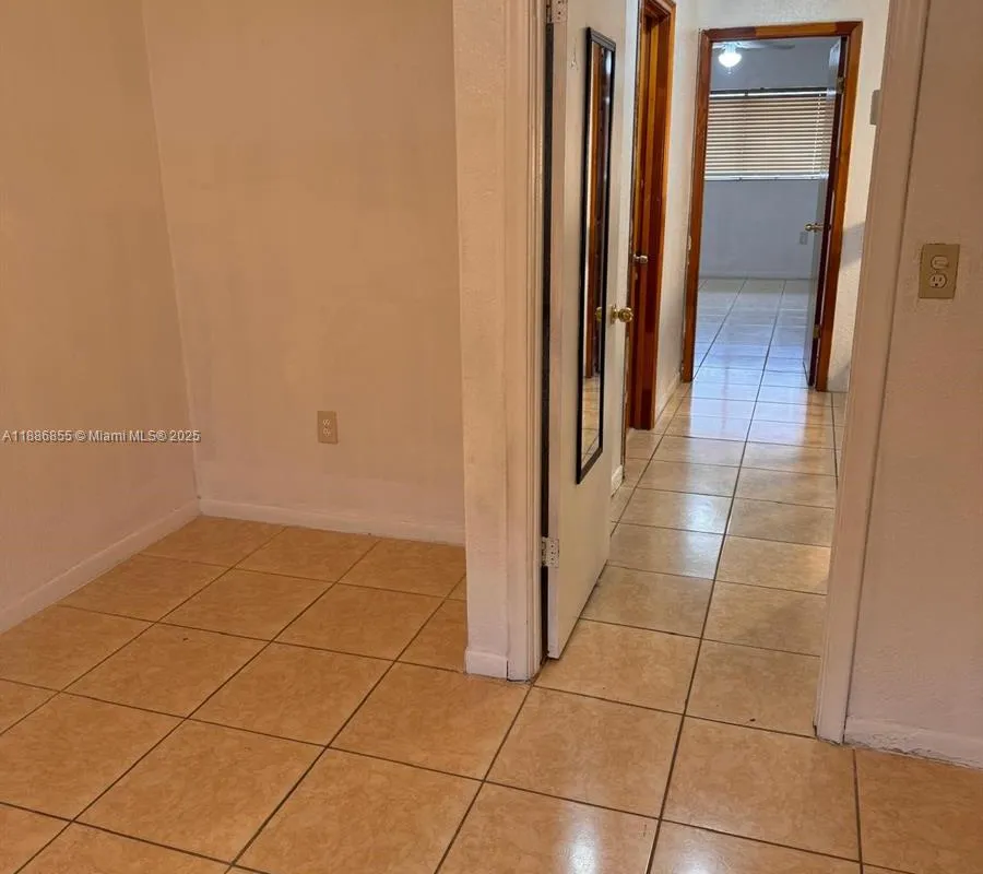 180 Royal Palm Rd # 216, Hialeah Gardens FL 33016