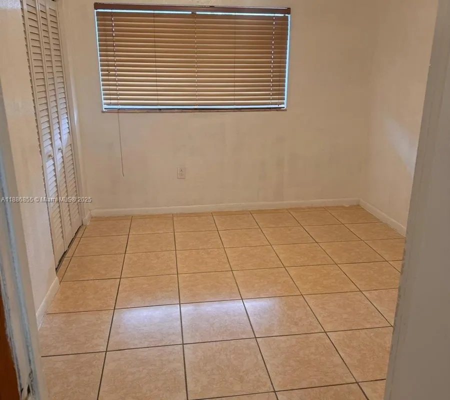 180 Royal Palm Rd # 216, Hialeah Gardens FL 33016