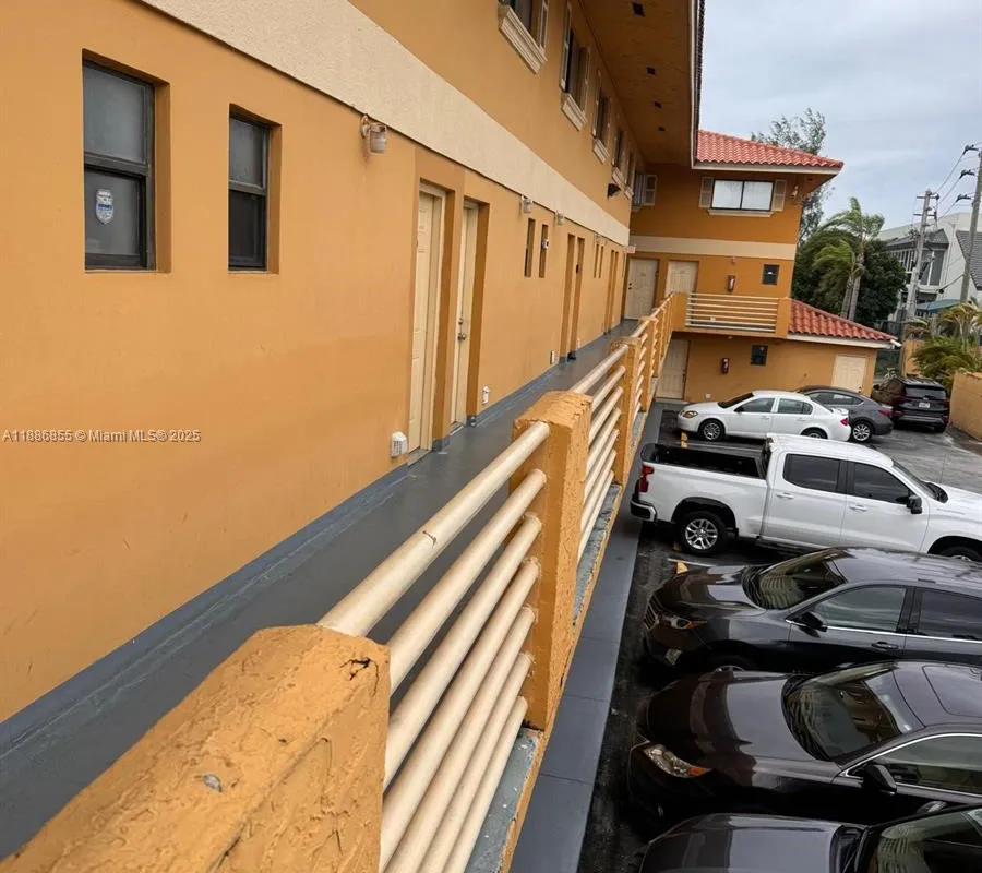 180 Royal Palm Rd # 216, Hialeah Gardens FL 33016