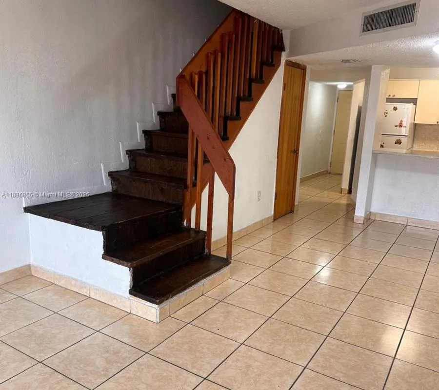 180 Royal Palm Rd # 216, Hialeah Gardens FL 33016