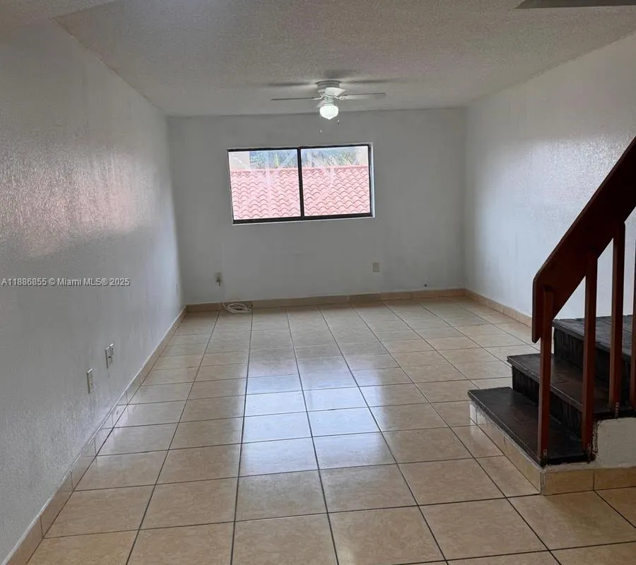 180 Royal Palm Rd # 216, Hialeah Gardens FL 33016