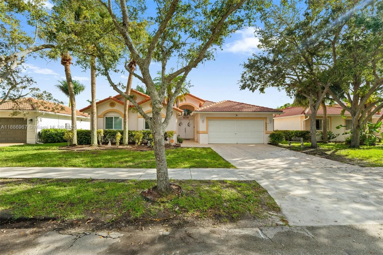 16898 Crestview Ln, Weston FL 33326