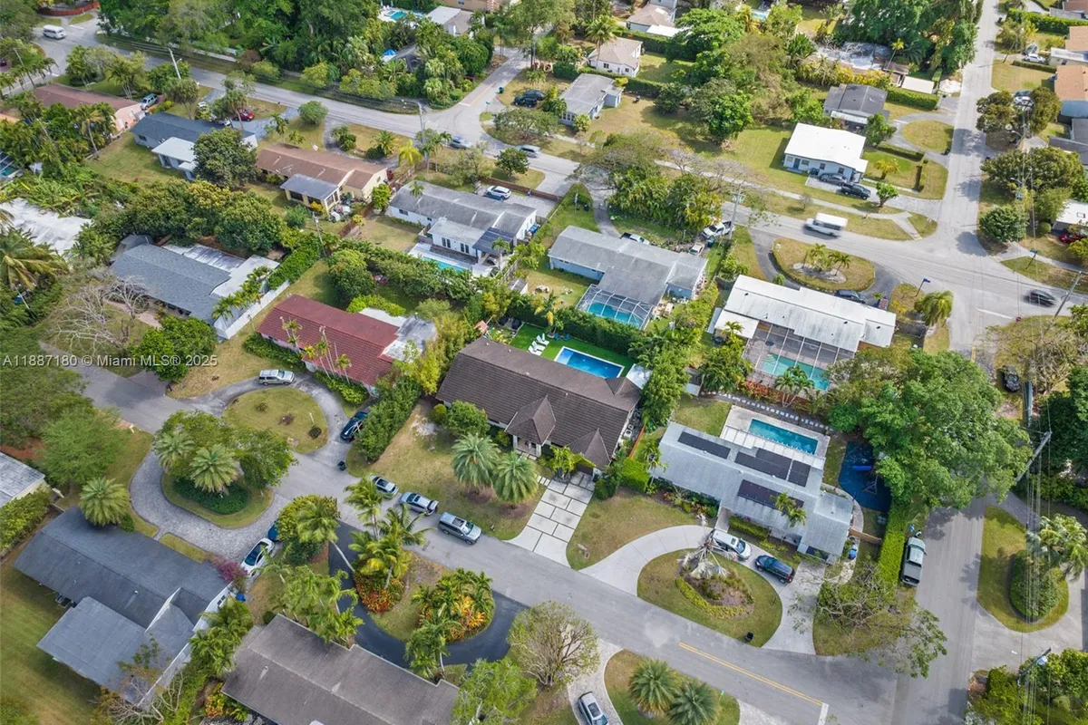 6420 SW 63rd Ter, South Miami FL 33143