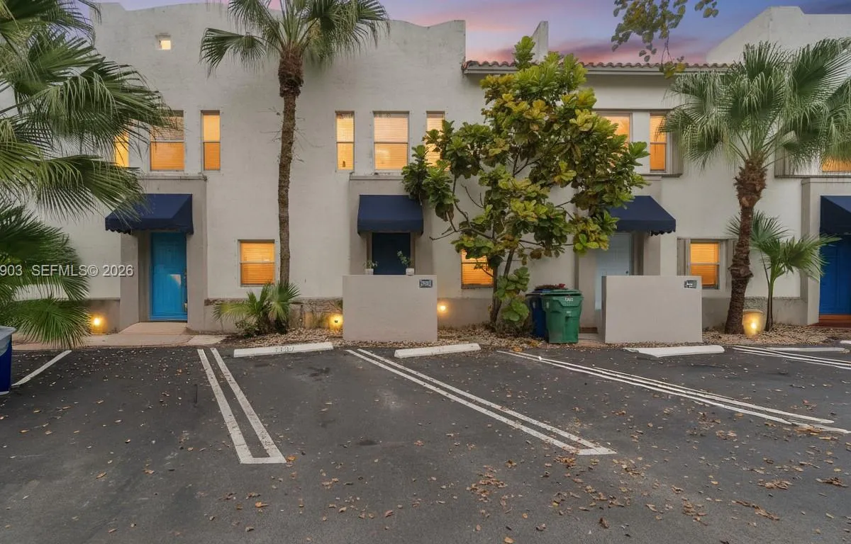 3067 Center St # 17, Miami FL 33133