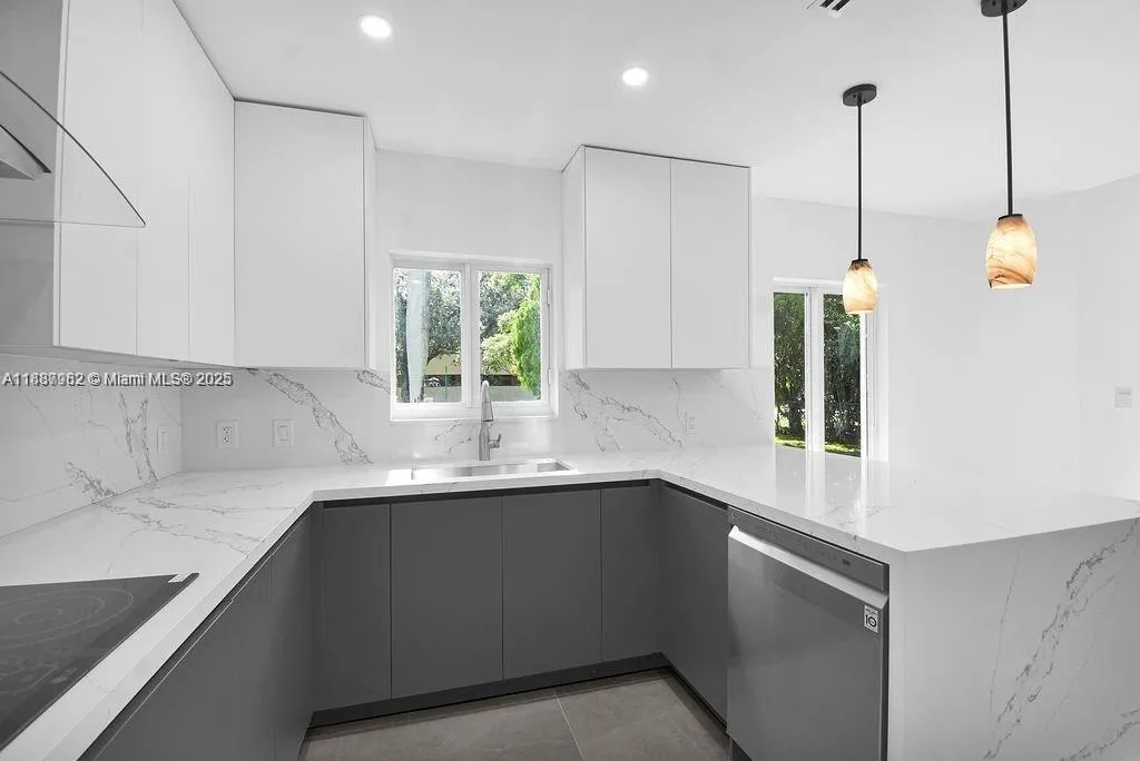 7902 SW 67th Ave, South Miami FL 33143