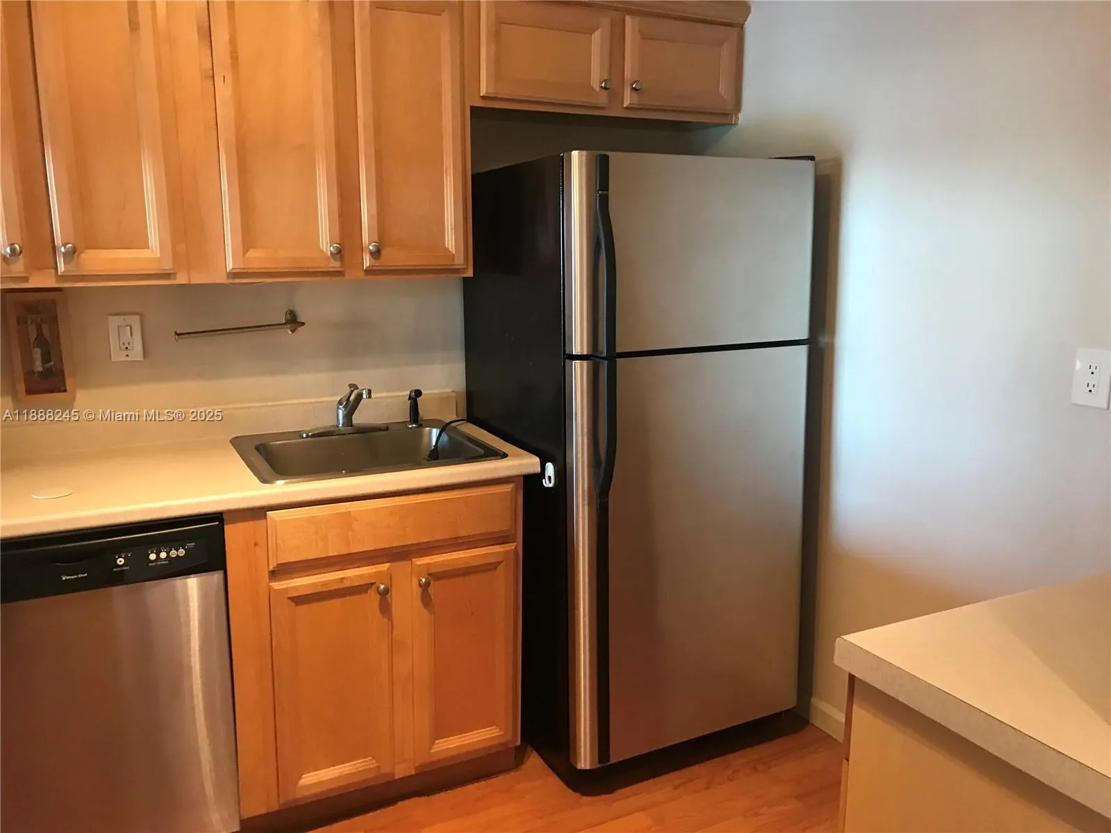 1000 Parkview Dr # 627, Hallandale Beach FL 33009