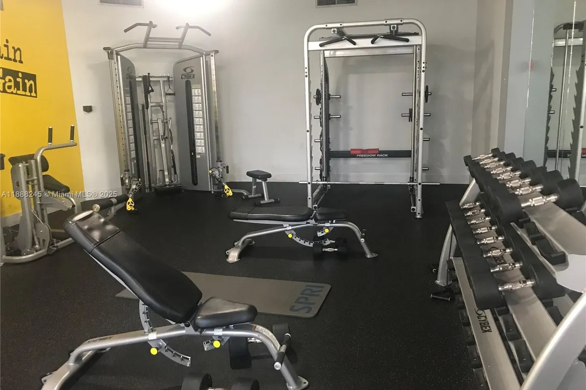 1000 Parkview Dr # 627, Hallandale Beach FL 33009