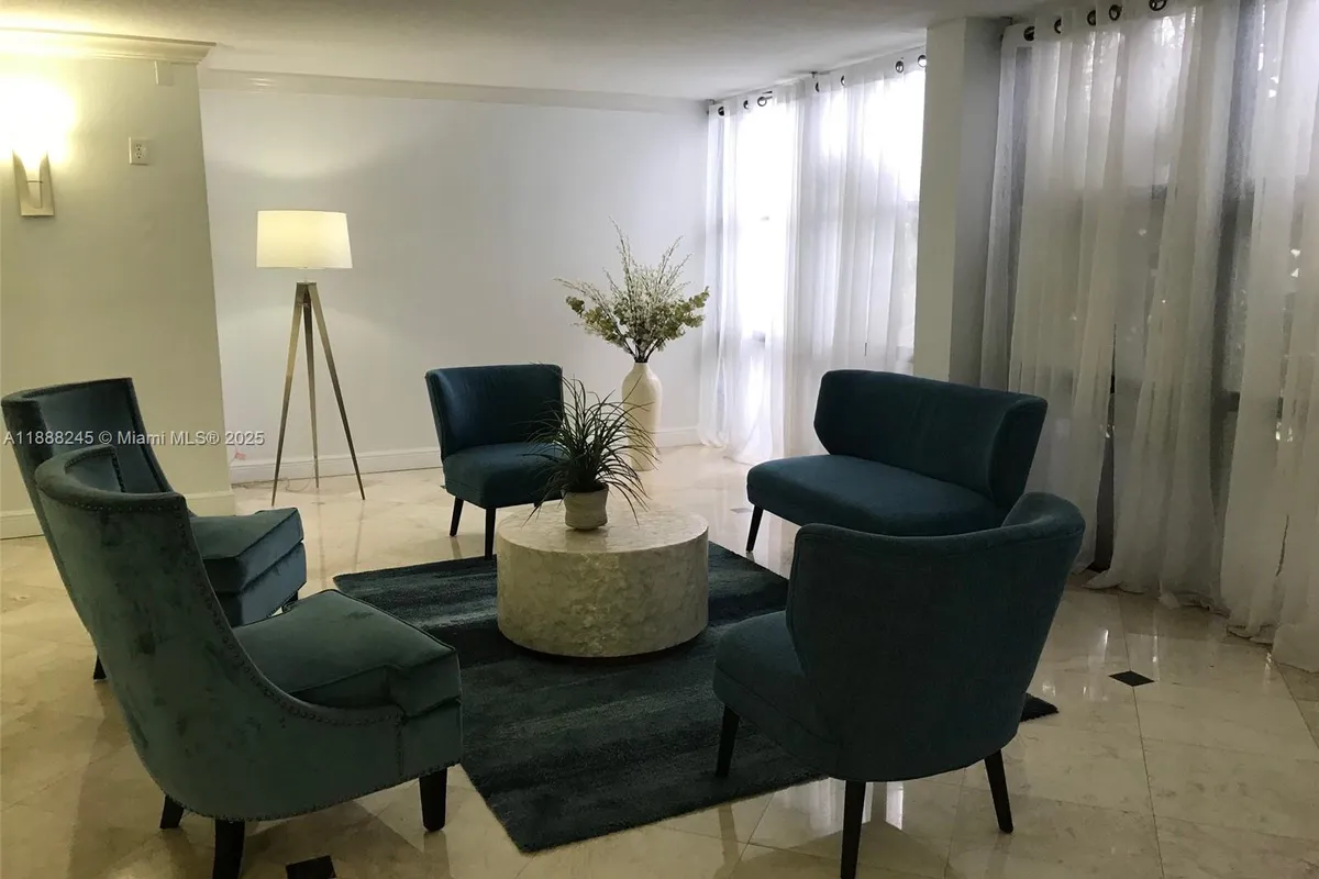 1000 Parkview Dr # 627, Hallandale Beach FL 33009