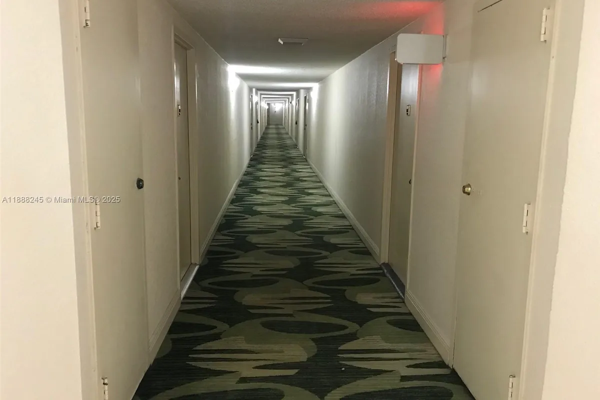 1000 Parkview Dr # 627, Hallandale Beach FL 33009