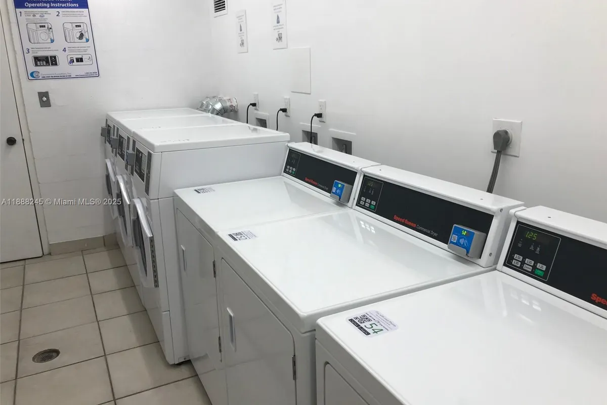 1000 Parkview Dr # 627, Hallandale Beach FL 33009