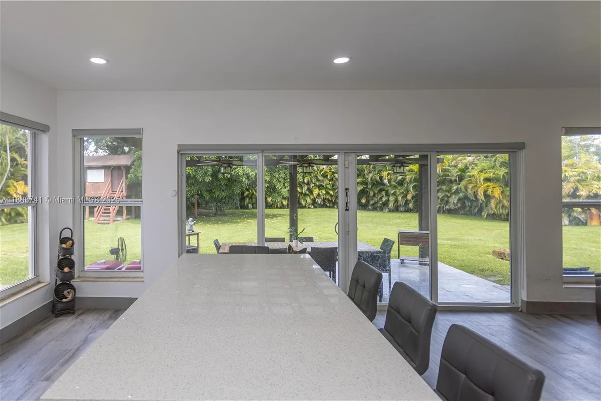 507 Hunting Lodge Dr, Miami Springs FL 33166