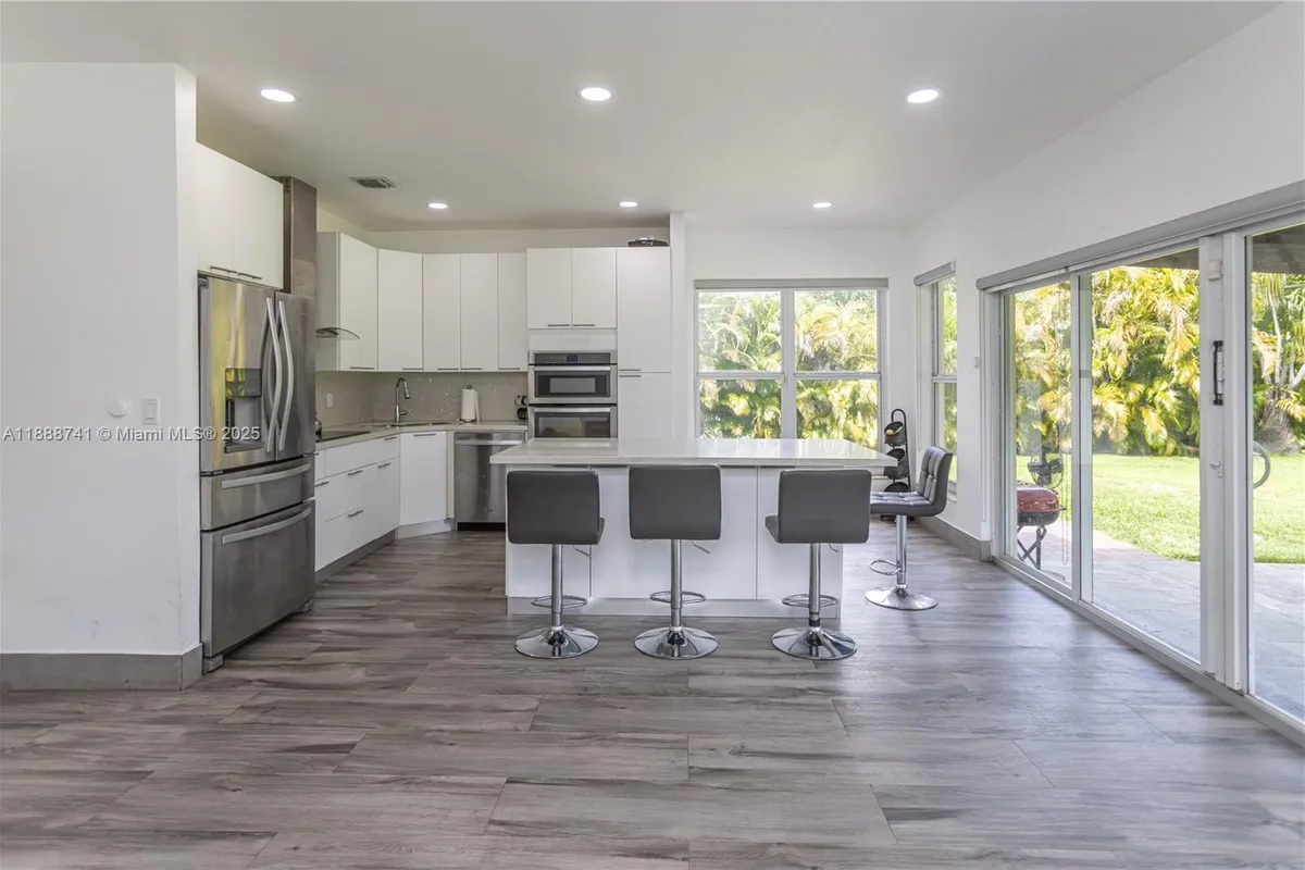 507 Hunting Lodge Dr, Miami Springs FL 33166