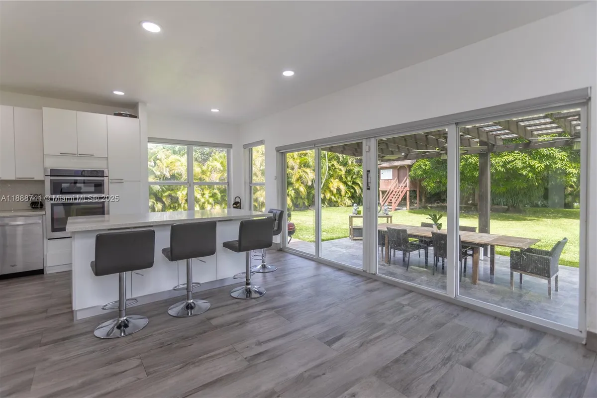 507 Hunting Lodge Dr, Miami Springs FL 33166