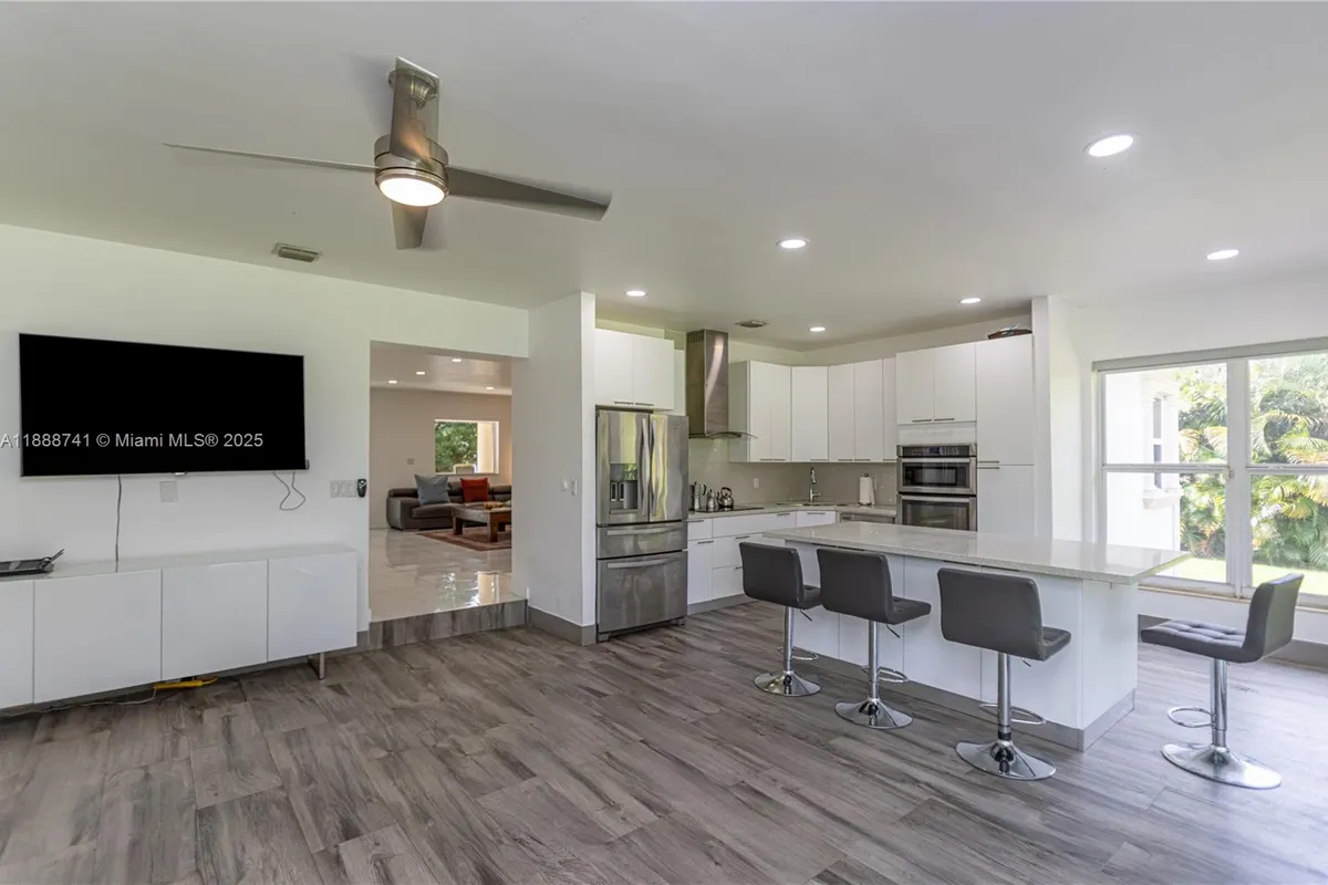 507 Hunting Lodge Dr, Miami Springs FL 33166