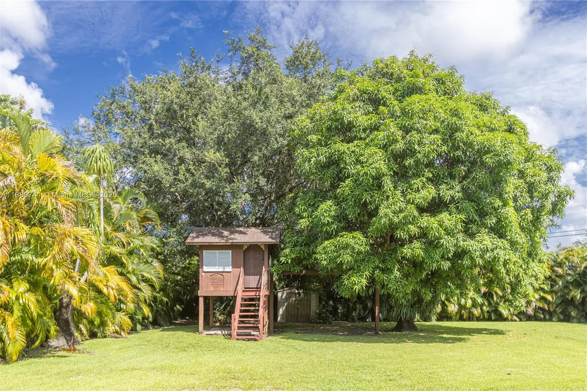 507 Hunting Lodge Dr, Miami Springs FL 33166