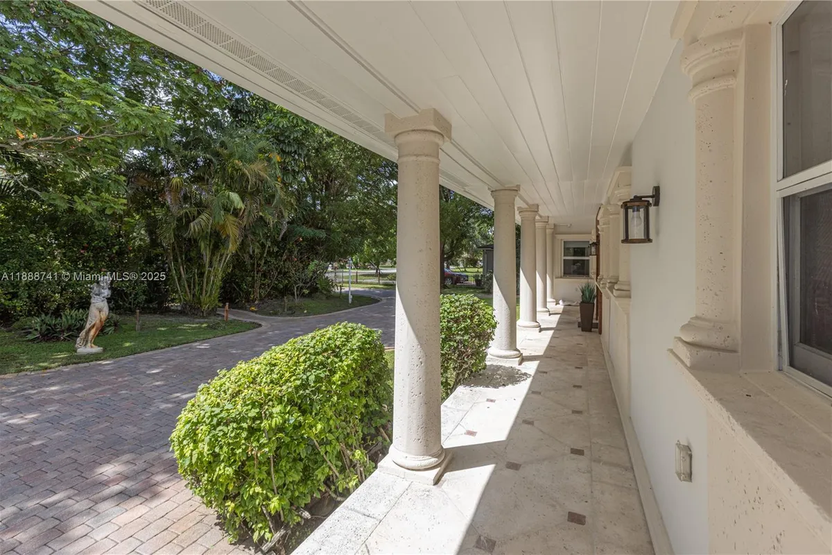 507 Hunting Lodge Dr, Miami Springs FL 33166