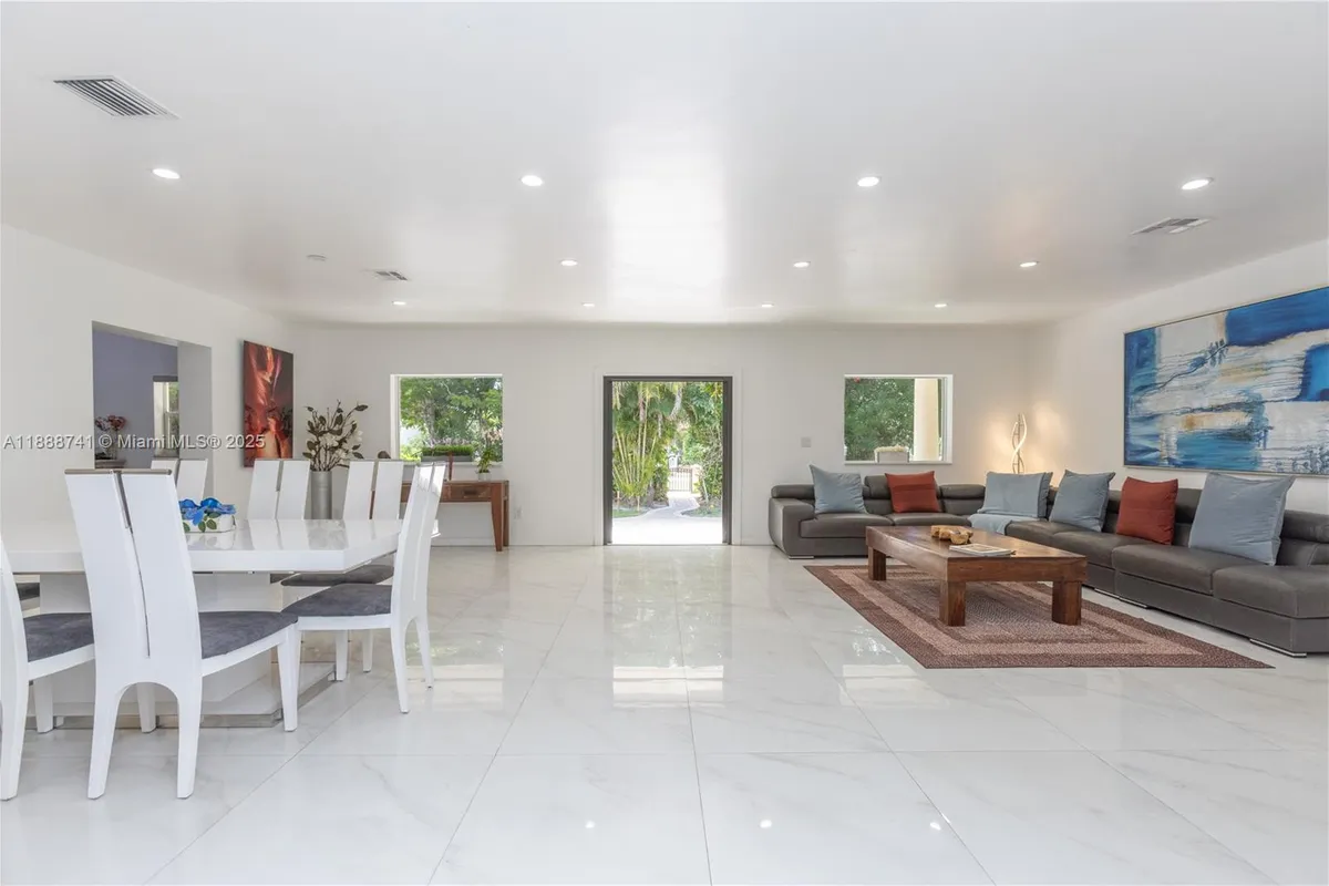 507 Hunting Lodge Dr, Miami Springs FL 33166