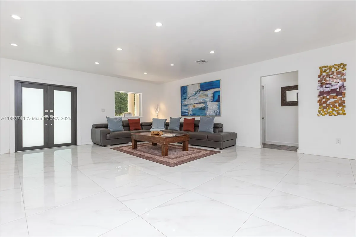 507 Hunting Lodge Dr, Miami Springs FL 33166