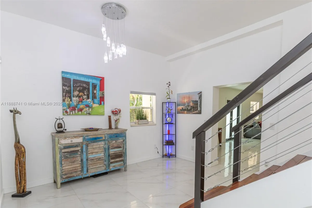 507 Hunting Lodge Dr, Miami Springs FL 33166