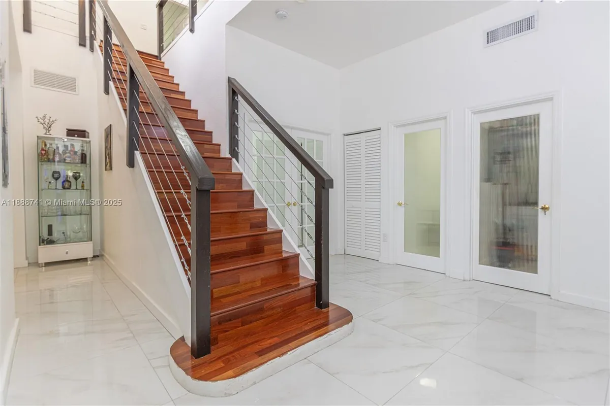 507 Hunting Lodge Dr, Miami Springs FL 33166