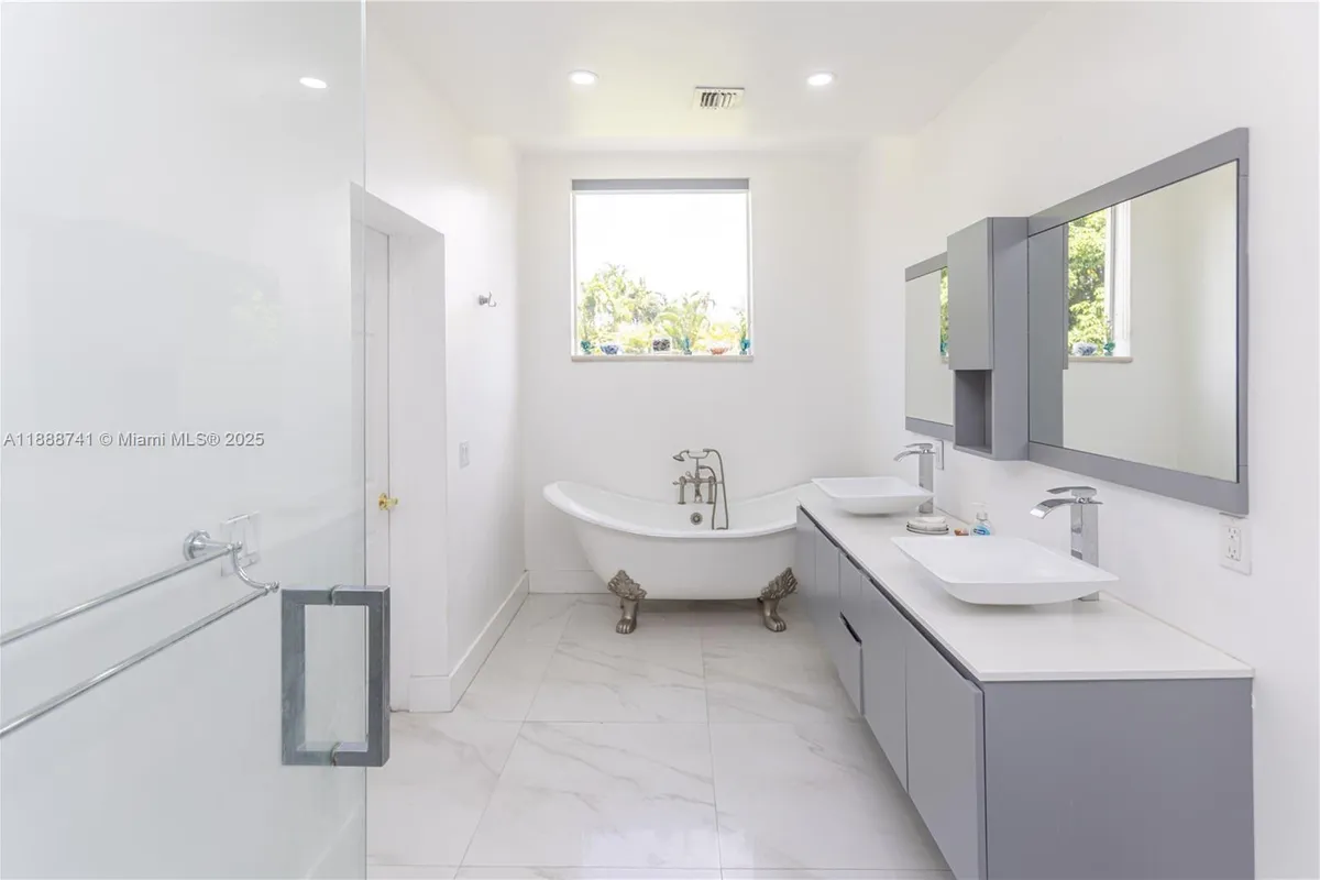 507 Hunting Lodge Dr, Miami Springs FL 33166