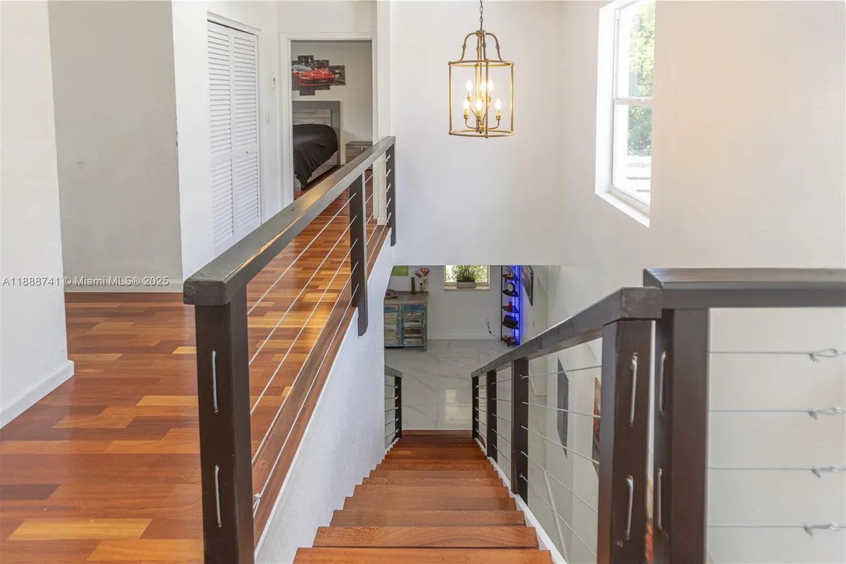 507 Hunting Lodge Dr, Miami Springs FL 33166