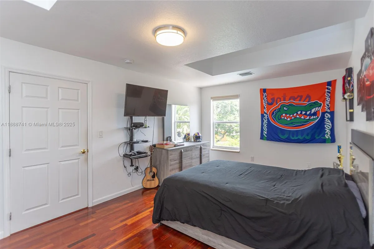 507 Hunting Lodge Dr, Miami Springs FL 33166