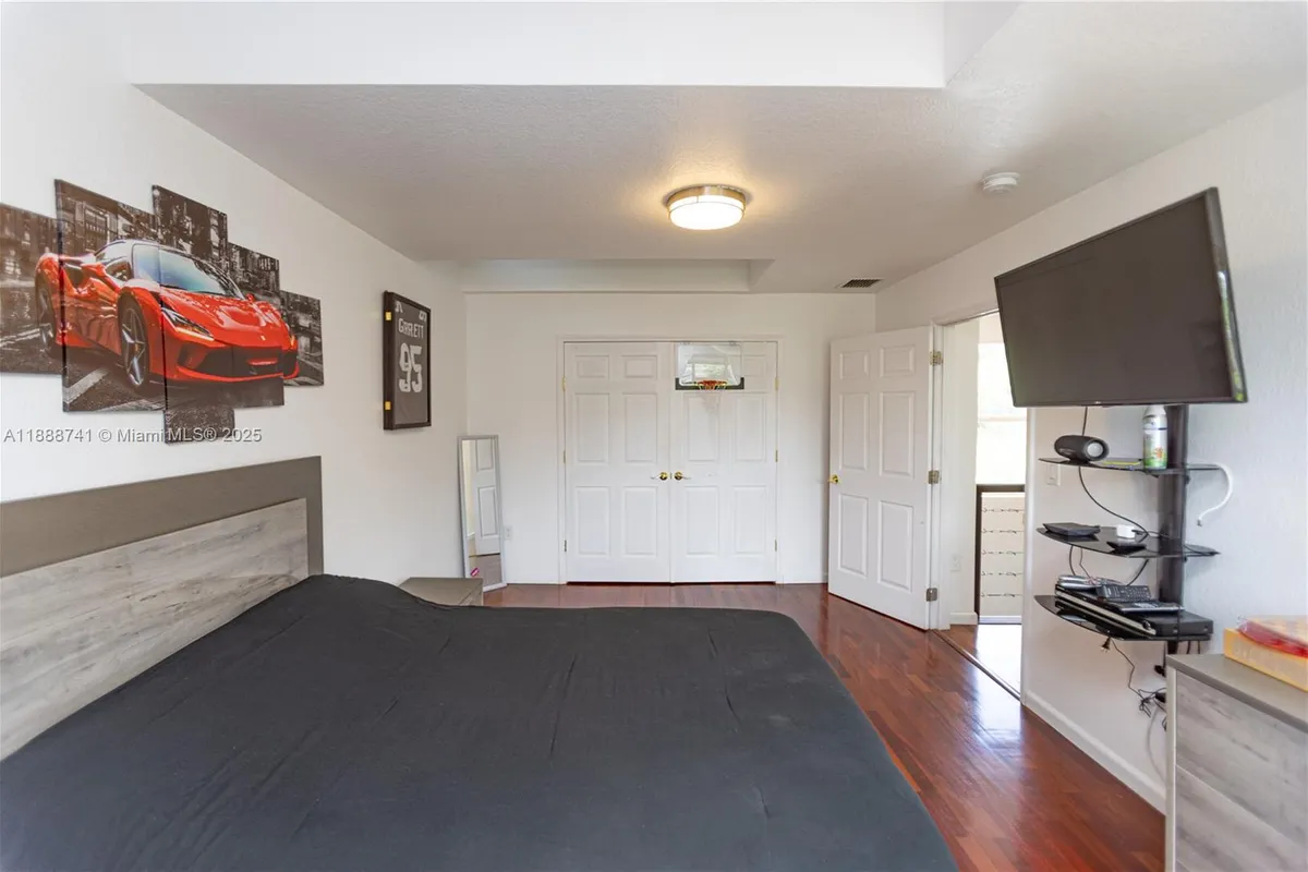 507 Hunting Lodge Dr, Miami Springs FL 33166