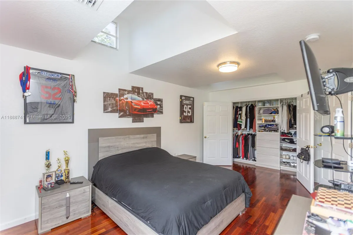 507 Hunting Lodge Dr, Miami Springs FL 33166